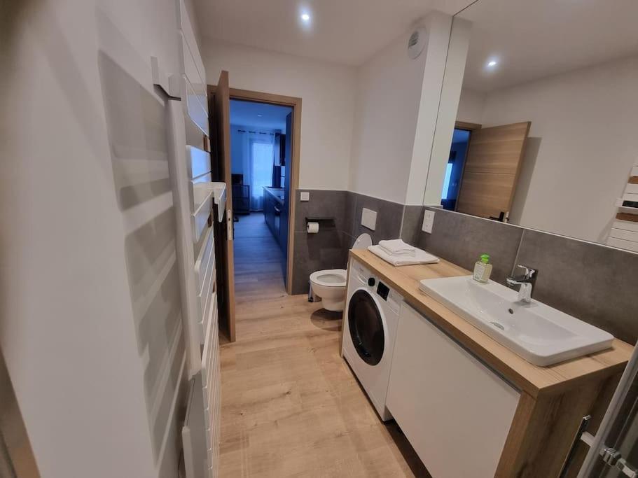 Superbe Appartement T2 Climatise, Idealement Situe Ugine Exterior photo